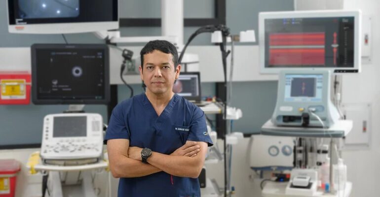 Dr Carlos Robles Medranda